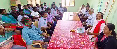 டயா் தொழிற்சாலையில் தொழிலாளா் சங்கத்தை அங்கீகரிக்க வலியுறுத்தல்