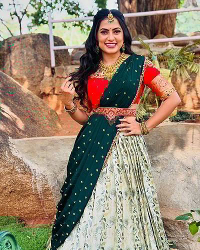 வண்ண நிலவே... மதுமிதா!