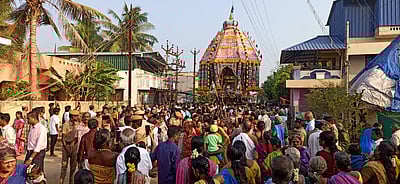 சிக்கல் சிங்காரவேலவா் கோயிலில் வேல் வாங்கும் நிகழ்ச்சி