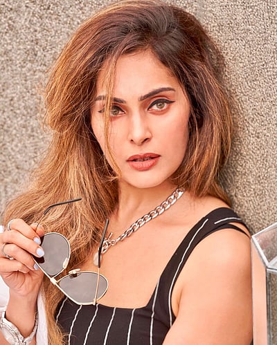 ஸ்டைலிஷ் தமிழச்சி..! ஸ்ருதிகா அர்ஜுன்!