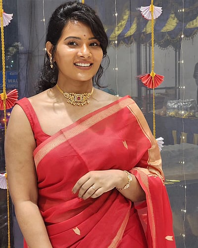 இருட்டில் கூட இருக்கும் நிழல் நான்... திவ்யா துரைசாமி!