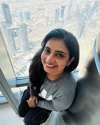 துபையின் உச்சியில்... சுஜிதா!