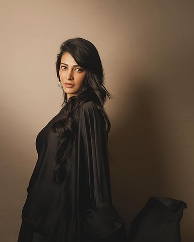 நிலவு ஒளிக் கனவுகள்... ஸ்ருதி ஹாசன்!