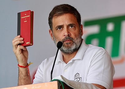 பழங்குடியினரிடமிருந்து நீர், நிலம், காடுகளைப் பறிக்க நினைக்கிறது பாஜக! - ராகுல்