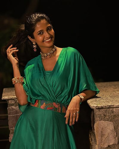 நள்ளிரவுப் பச்சை... கீர்த்தி பாண்டியன்!