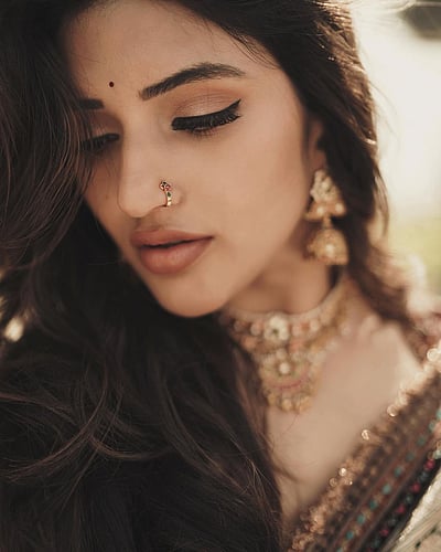 பாதி ஜீவன் கொண்டு தேகம் வாடுகின்றதோ..? ஸ்ரீ லீலா!