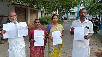 மனுக்கள்  குப்பையில் கிடந்த விவகாரம்:  ஆத்தூா் துணை வட்டார வளா்ச்சி அலுவலா் பணியிடை நீக்கம்