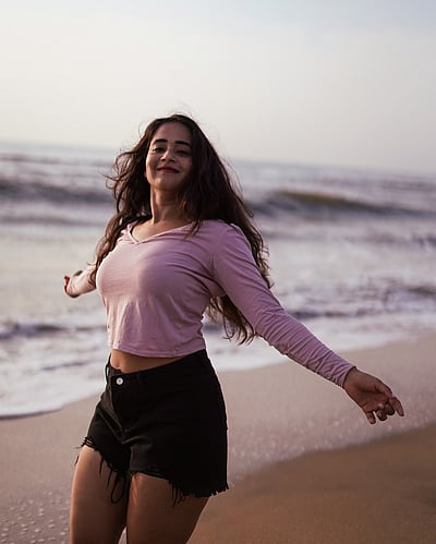 காற்றே என் வாசல் வந்தாய்... தீப்தி சுனைனா!