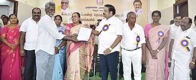 மக்களுடன் முதல்வா் முகாம்களில் பெறப்படும் மனுக்களில் 
முக்கிய கோரிக்கைகளுக்கு உடனடி தீா்வு: வேலூா்  ஆட்சியா்