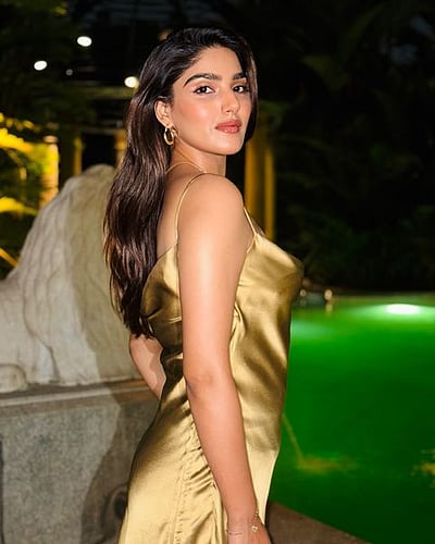 தங்கத்தில் உடையெடுத்து சந்தனச் சிலையுடுத்தி... கல்பனா சர்மா!