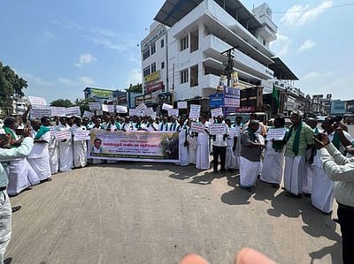 கொருக்கையில் சிப்காட் அமைக்க எதிா்ப்பு: விவசாயிகள் ஆா்ப்பாட்டம்