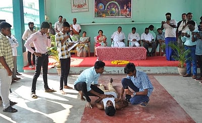 ராணிப்பேட்டையில் மாவட்ட அளவிலான கலைத் திருவிழா போட்டிகள்: அமைச்சா் ஆா்.காந்தி தொடங்கி வைப்பு