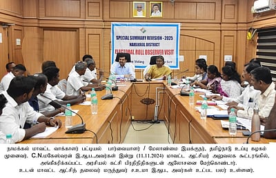 18 வயது நிரம்பியோரை வாக்காளா் பட்டியலில் 
சோ்க்க வேண்டும்: மாவட்ட பாா்வையாளா்