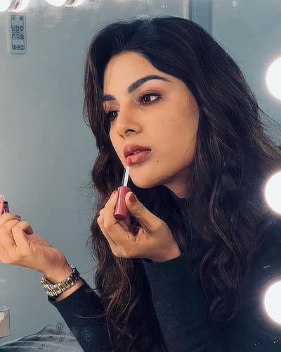 முத்தம்... சம்யுக்தா மேனன்!