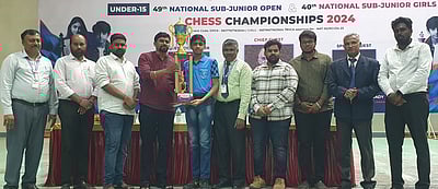 தேசிய அளவிலான சதுரங்கப் போட்டி: தமிழக வீரா் முதலிடம்