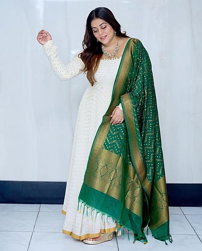 அமைதியில் நிறையும் முகத்தழகு... பூர்ணா!