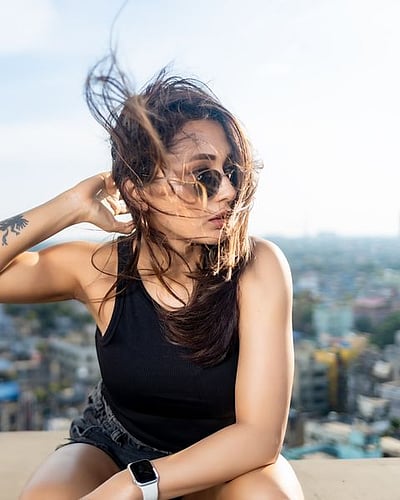 அந்திமாலை வேளை... மிமி சக்ரவர்த்தி!