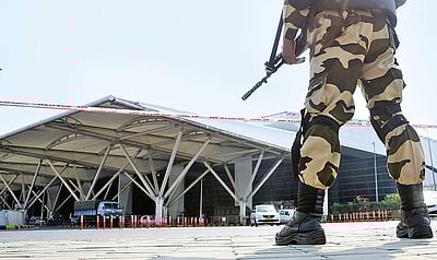 முதல் அனைத்து பெண்கள் சிஐஎஸ்எஃப் படைப்பிரிவு-
மத்திய அரசு அனுமதி