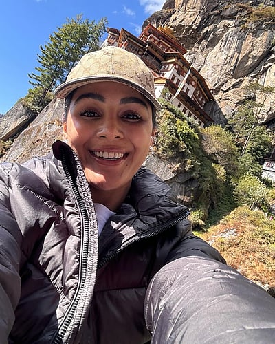 குரு பத்மசாம்பவ போதித்த இடத்தில் (பாரோ தக்த்சங், பூடான்)... சம்யுக்தா!