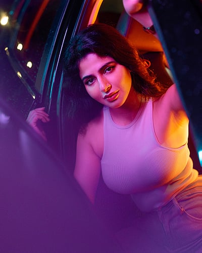 விழி மலர மலரப் பார்த்த பார்வை மனதில் விழுந்தது... ஐஸ்வர்யா மேனன்!