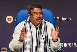 ஆராய்ச்சிகள் கல்வி சாா்ந்த ஆய்வறிக்கைகளுடன் நின்றுவிடக் கூடாது: அமைச்சா் தா்மேந்திர பிரதான்