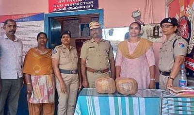 புணேவிலிருந்து கன்னியாகுமரி வந்த  விரைவு ரயிலில் 4.80 கிலோ கஞ்சா பறிமுதல்