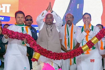 மக்களை பிளவுபடுத்தும் நோக்கில்
ஜாதிவாரி கணக்கெடுப்பு கோரவில்லை- காங்கிரஸ் தலைவா் காா்கே விளக்கம்