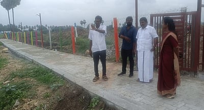 ஒட்டன்சத்திரம் நகராட்சியில் வளா்ச்சிப் பணிகள் குறித்து ஆய்வு