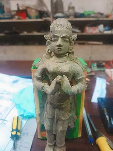 திசையன்விளை அருகே விவசாய நிலத்தில் அம்மன் சிலை கண்டெடுப்பு