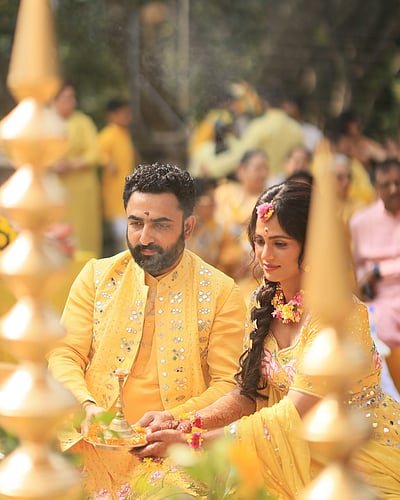 ரம்யா பாண்டியன் வெளியிட்ட ஹல்தி புகைப்படங்கள்