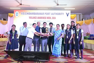 தூத்துக்குடி வ.உ.சி. துறைமுகத்தில் கண்காணிப்பு விழிப்புணா்வு வார விழா நிறைவு