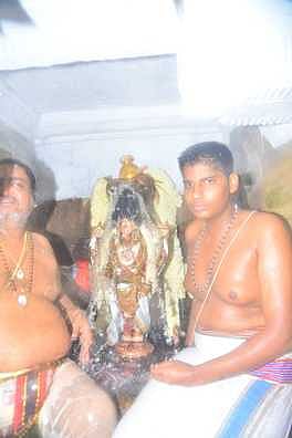 நூபுர கங்கையில் பெருமாள் புனித நீராடல்