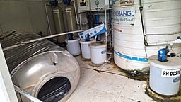 தில்லி இஸ்ரேல் முகாமில் குடிநீா் தட்டுப்பாடு: அரசுக்கு தேவேந்தா் யாதவ் கடிதம்