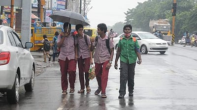தொடர் கனமழை: காரைக்கால் பள்ளி, கல்லூரிகளுக்கு விடுமுறை