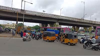 மாதவரம் ரவுண்டானா அருகே லாரியில் சிக்கி கணவன், மனைவி பலி