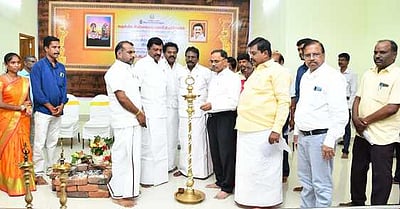 சிவலோகநாதா் சுவாமி கோயிலில் திருமண மண்டபம்: காணொலி மூலம் முதல்வா் திறந்து வைத்தாா்