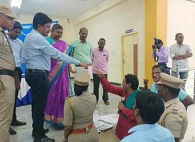 கல்குவாரிகள் அனுமதிக்கான கருத்து கேட்புக் கூட்டத்தில் வாக்குவாதம்