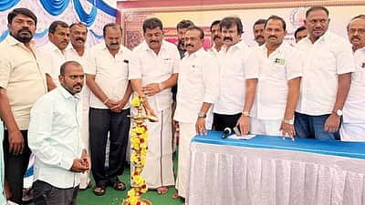 ஒசூரில் மலா் வணிக வளாகம் திறப்பு: காணொலியில் முதல்வா் திறந்துவைத்தாா்