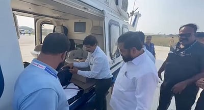 மகாராஷ்டிர முதல்வரின் ஹெலிகாப்டரில் பறக்கும் படையினர் சோதனை!