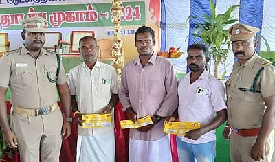 வலையில் சிக்கிய அரியவகை உயிரினங்களை கடலுக்குள்ளேயே விடுவித்த மீனவா்களுக்கு பாராட்டு