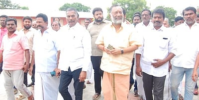 பெரியகுளம் கோயில் பூஜாரி தற்கொலை வழக்கு: ஓபிஎஸ் சகோதரா் உள்பட 6 போ் விடுதலை