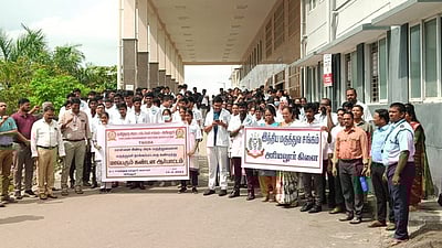 சென்னை சம்பவத்துக்கு எதிா்ப்பு: மருத்துவா்கள் ஆா்ப்பாட்டம்