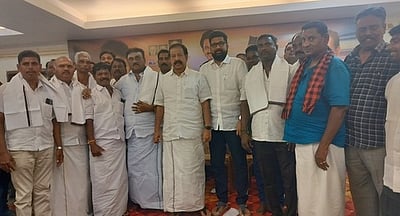 திமுகவில் இணைந்த அதிமுக முன்னாள் நகரச் செயலா்