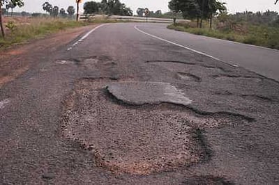 கிழக்கு கடற்கரை சாலையில் விபத்து அபாயம்