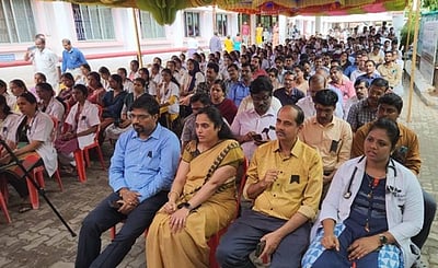 அரசு மருத்துவமனைகளில் மருத்துவா்கள் பணி புறக்கணிப்பு: புறநோயாளிகள் கடும் அவதி