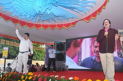 வந்தே பாரத் ரயில்களை தனியாருக்கு வழங்கக் கூடாது: எஸ்ஆா்எம்யு பொதுச் செயலா்