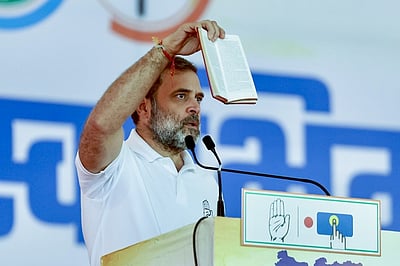 அரசியலமைப்புச் சட்டத்தைப் படிக்காதவர் பிரதமர் மோடி: ராகுல் 