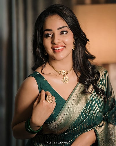 நான் பேசாத மௌனம் எல்லாம் உன் கண்கள் பேசும்... மாளவிகா மேனன்!