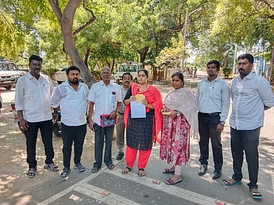 அடகு நகை 135 பவுன், பத்திரங்களை மீட்டுத்தரக் கோரி எஸ்பியிடம் மனு