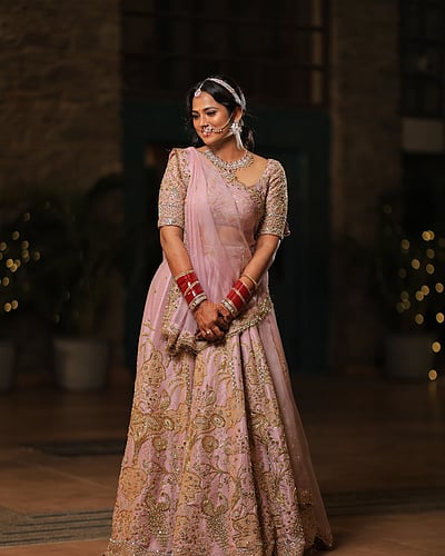 ராணி மகாராணி...ரம்யா பாண்டியன்!